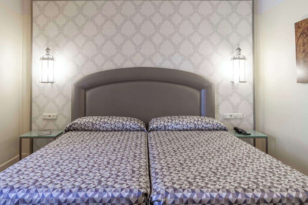 Фото Hotel Macià Alfaros