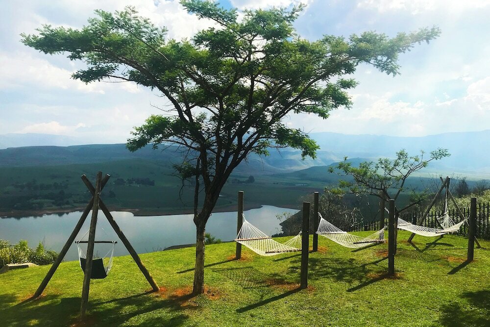 Фото Cayley Mountain Resort