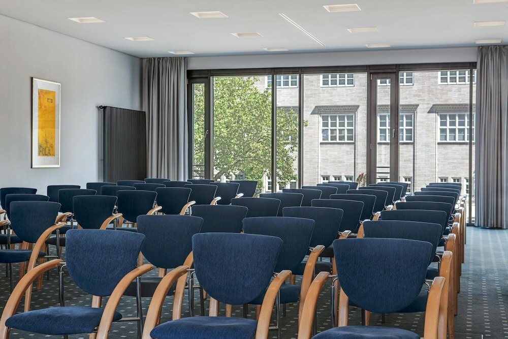 Фото IntercityHotel Hamburg Hauptbahnhof