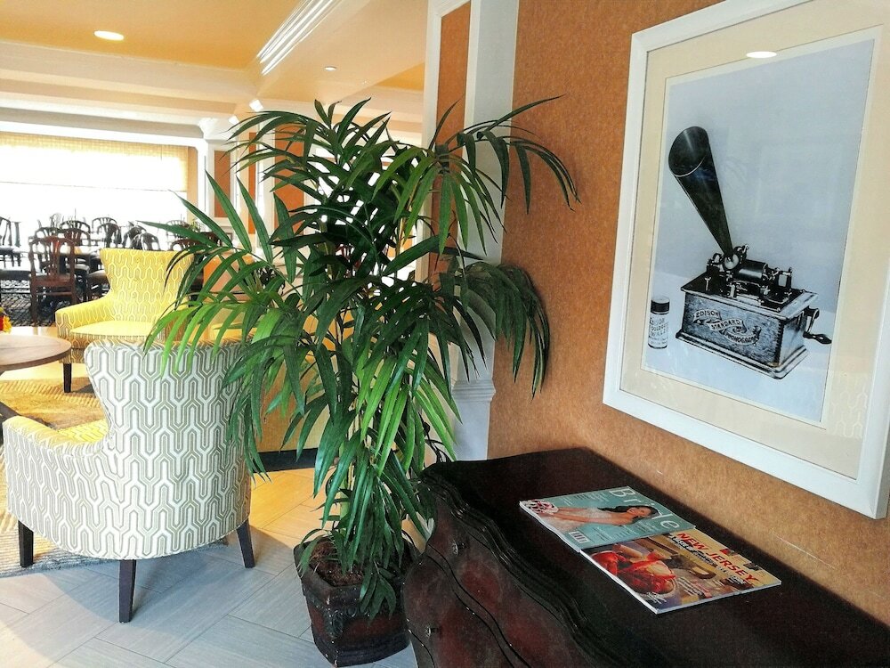 Фото The Wilshire Grand Hotel