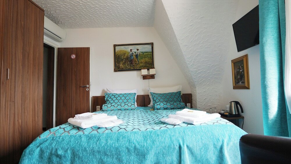 Фото Löwenbräu Köln Hotel & Restaurant