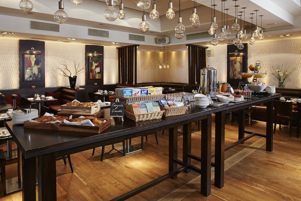 Фото Mandolay Hotel Guildford