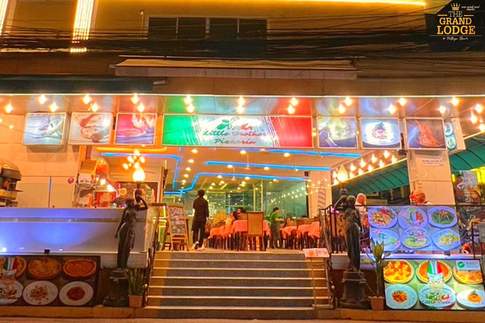 Фото The Grand Lodge Pattaya