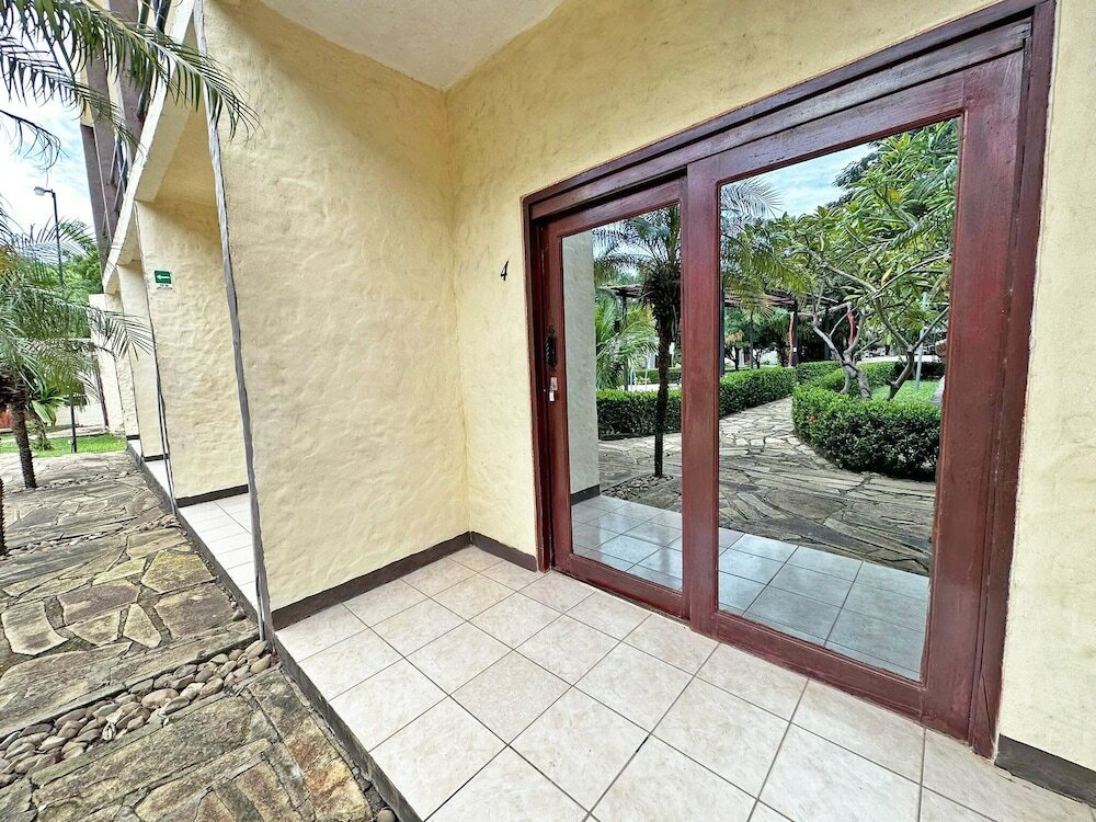 Фото Surf Ranch Hotel & Resort