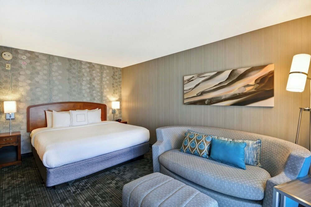 Фото Courtyard by Marriott Springfield