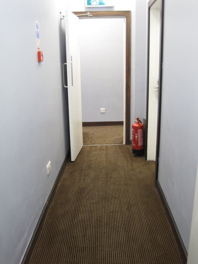 Фото The Angus Hotel