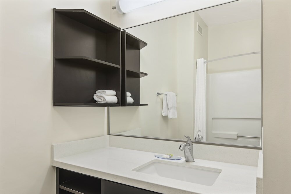 Фото Candlewood Suites Charlotte - Arrowood, an Ihg Hotel