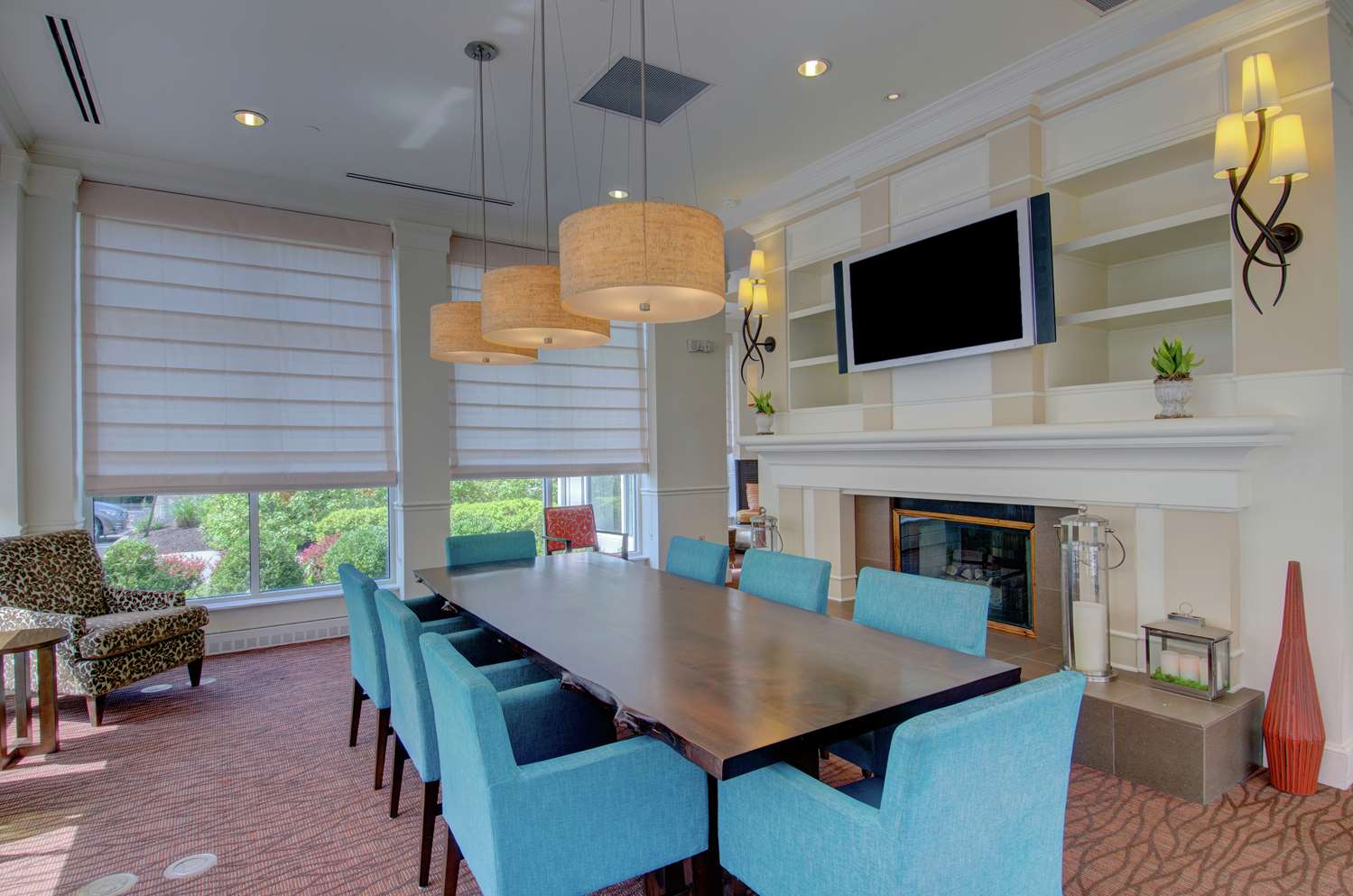 Фото Hilton Garden Inn Norwalk