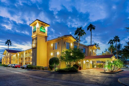 Гостиница La Quinta Inn by Wyndham Phoenix Sky Harbor Airport в Темпе
