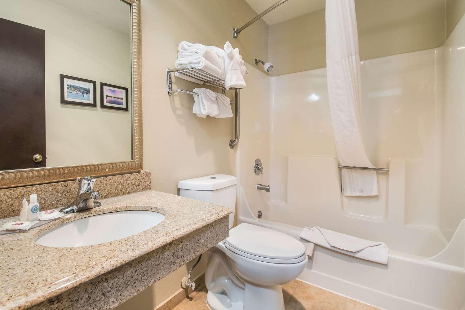 Фото Comfort Inn Newport