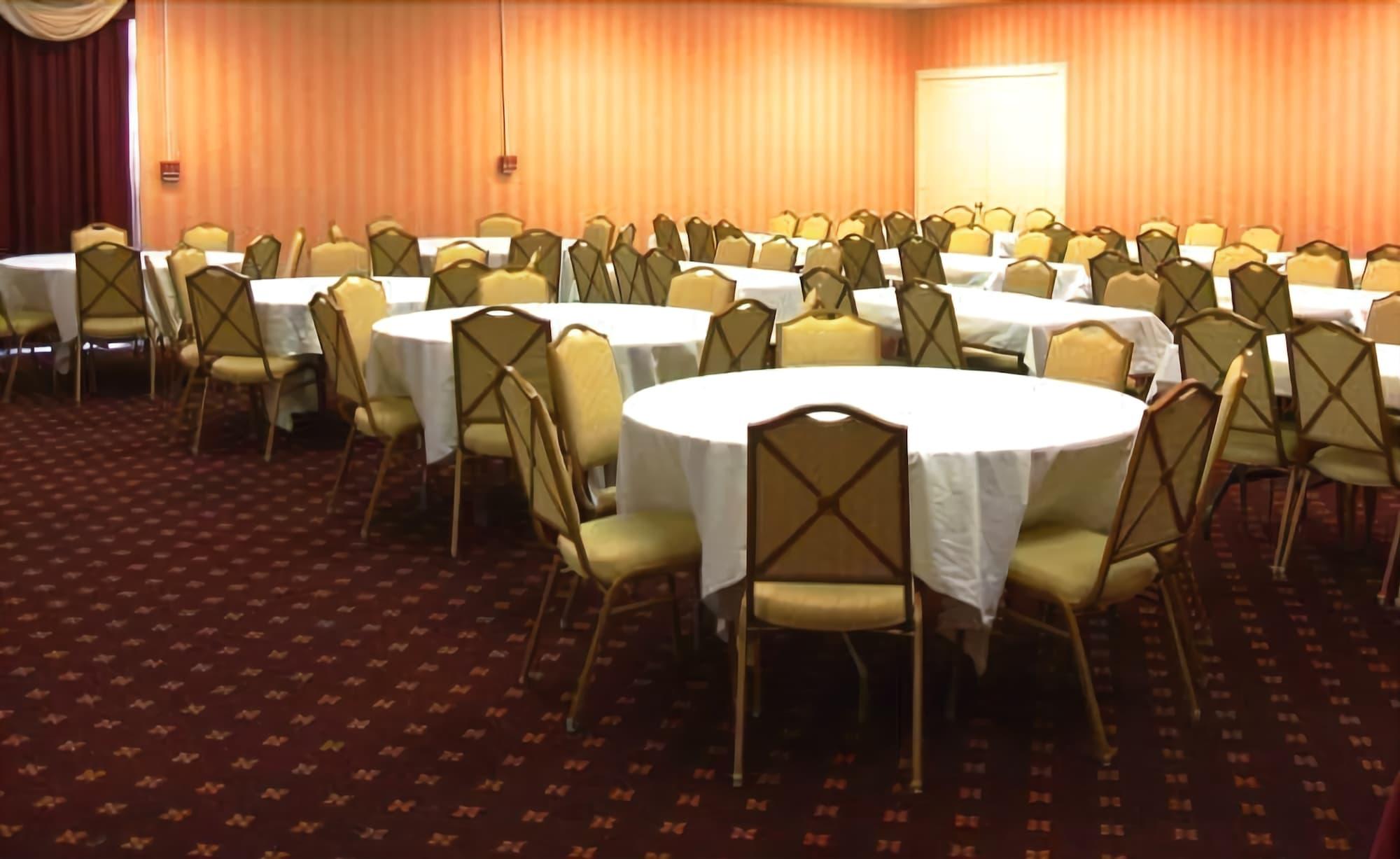 Фото A Victory Inn & Suites - Ann Arbor