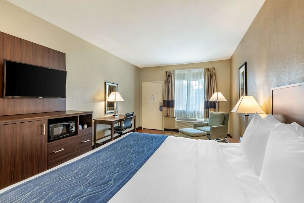 Фото Comfort Inn & Suites Orange County John Wayne Airport