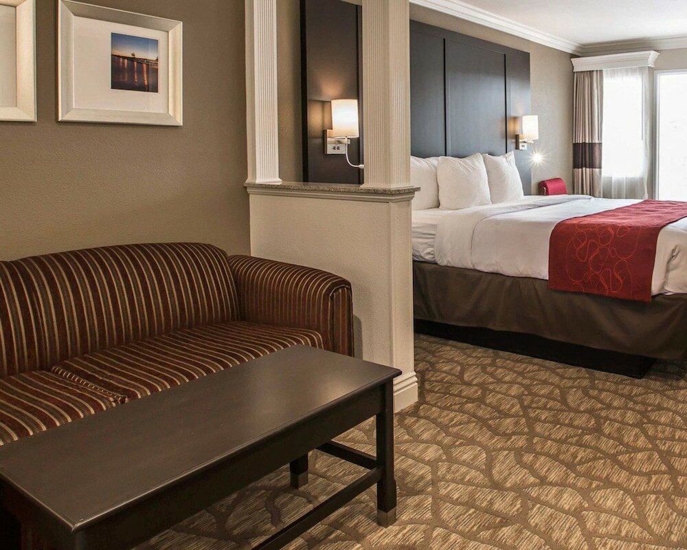Фото Comfort Suites San Clemente Beach
