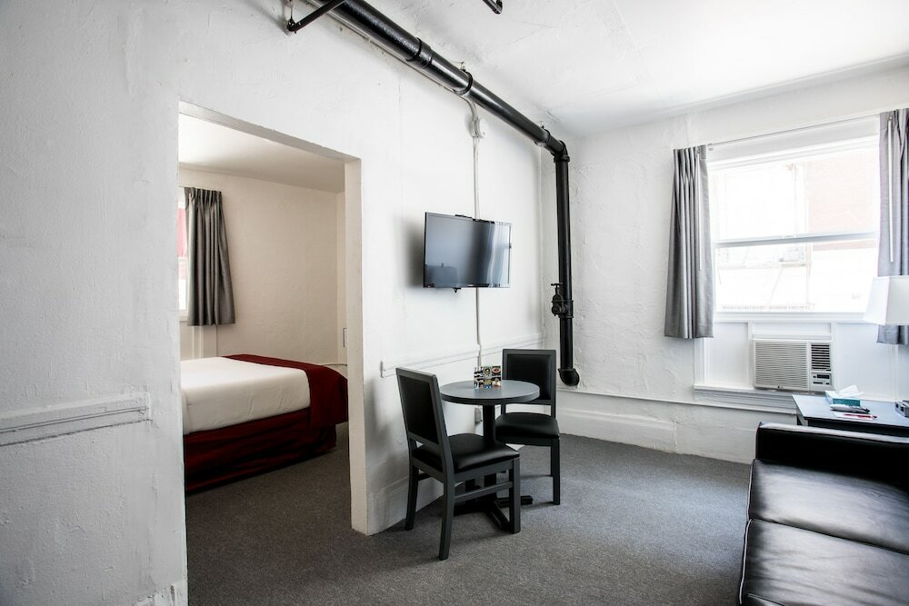 Фото The American Hotel