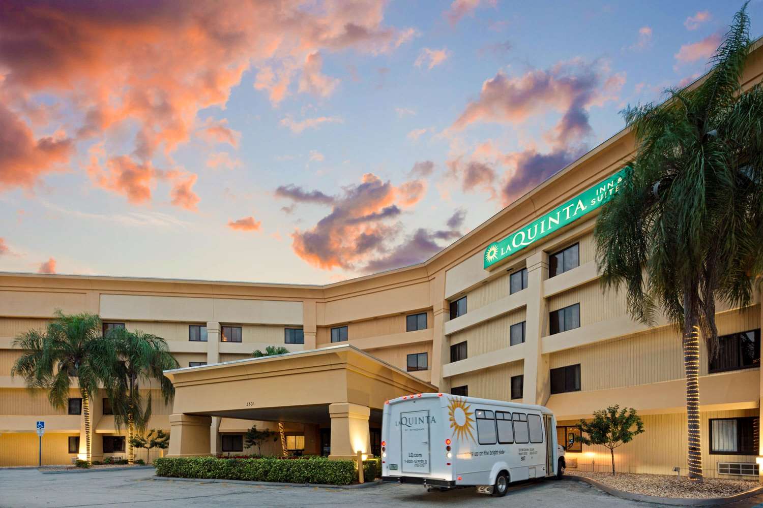 Фото La Quinta Inn & Suites by Wyndham Miami Airport East