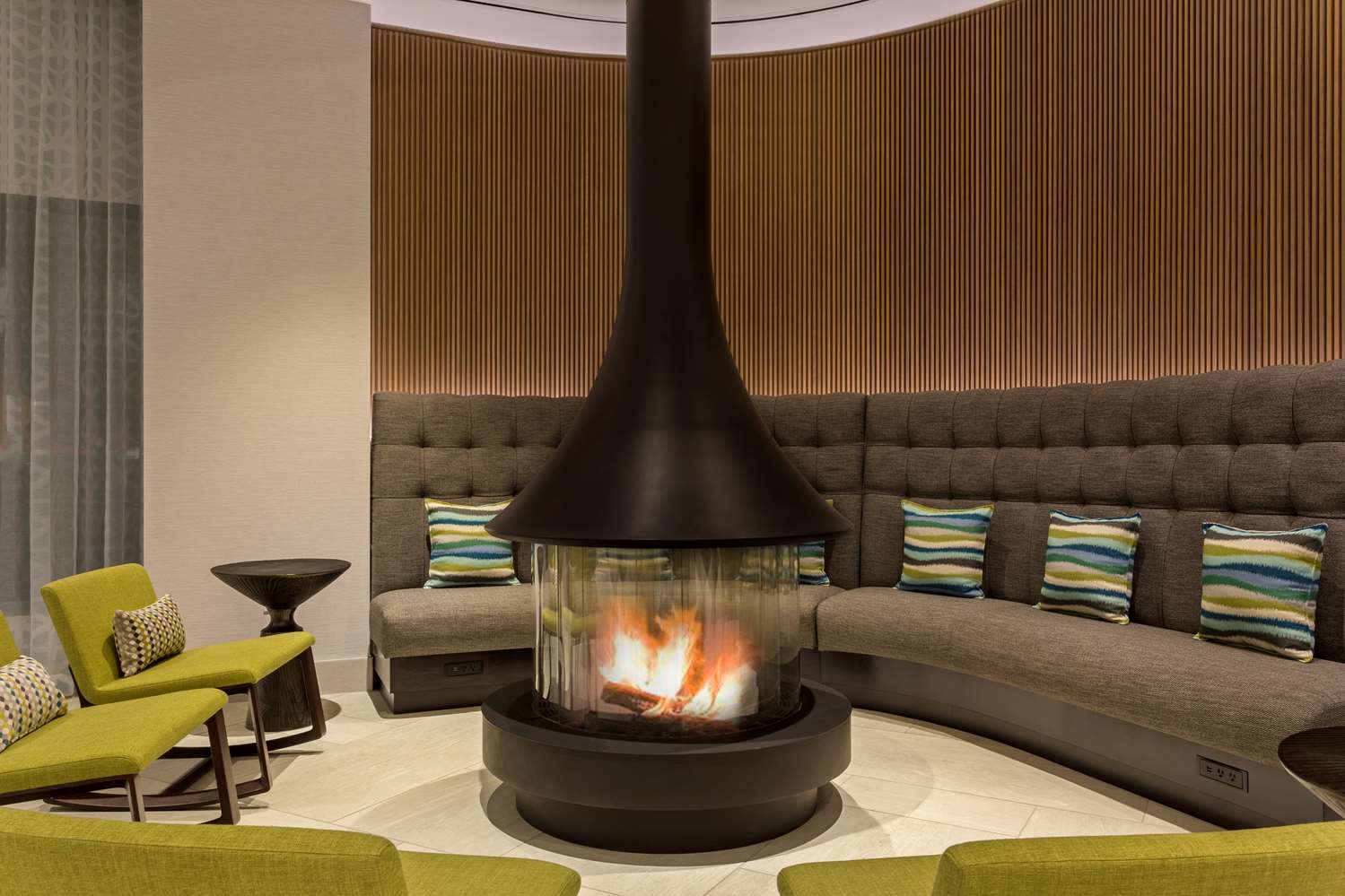 Фото Hilton Garden Inn Boston Brookline, Ma