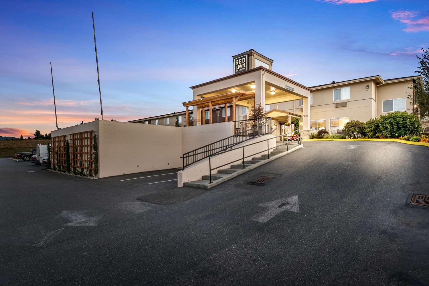 Фото Red Lion Inn & Suites Sequim