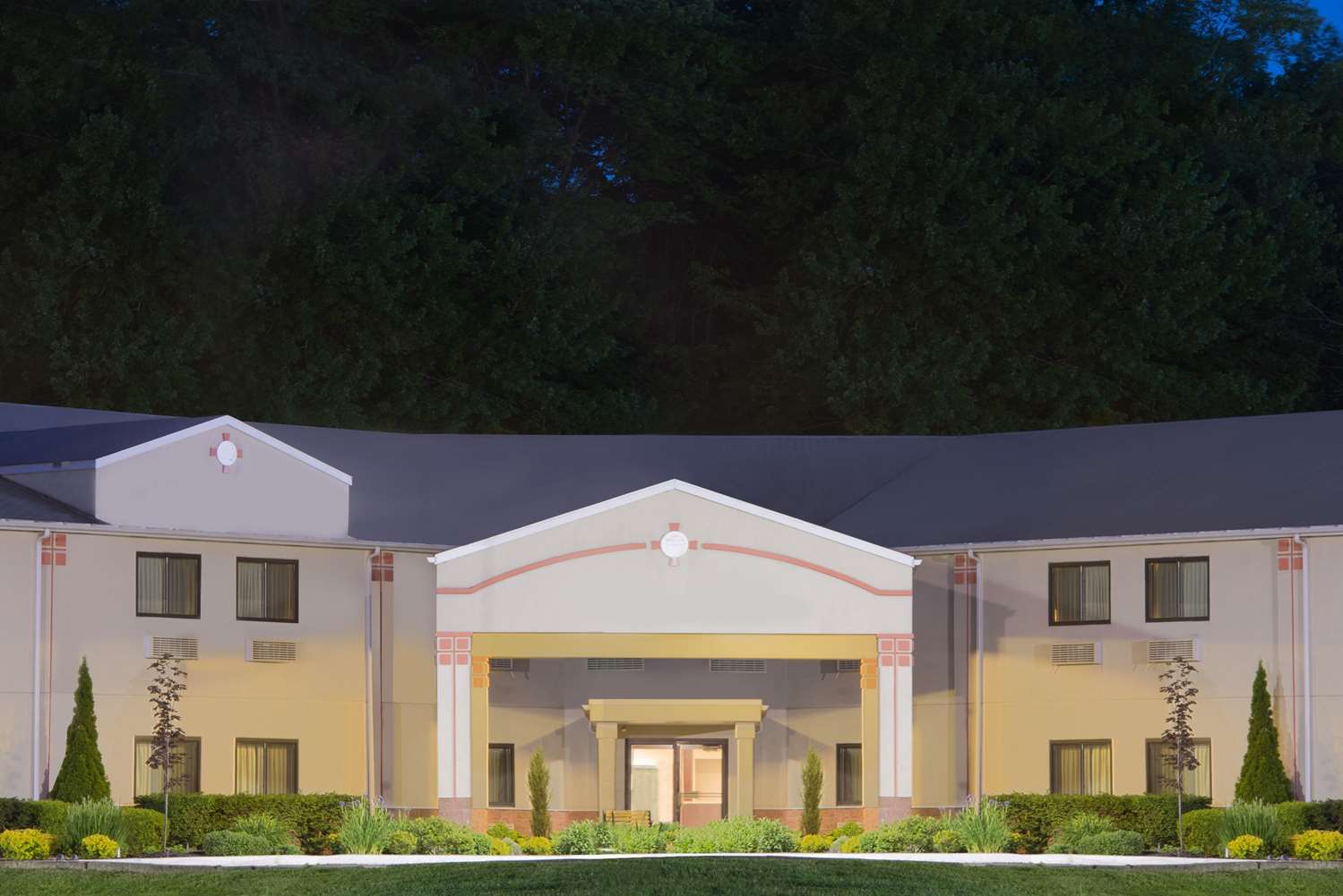 Фото Super 8 by Wyndham Grove City