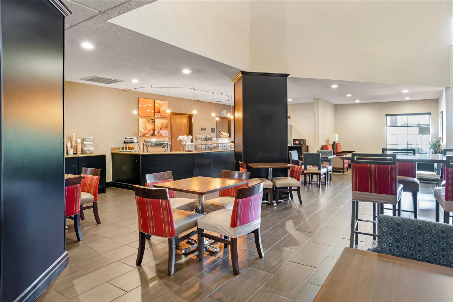 Фото Comfort Suites Monroe