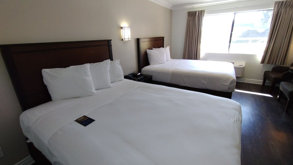 Фото Baymont by Wyndham Ontario