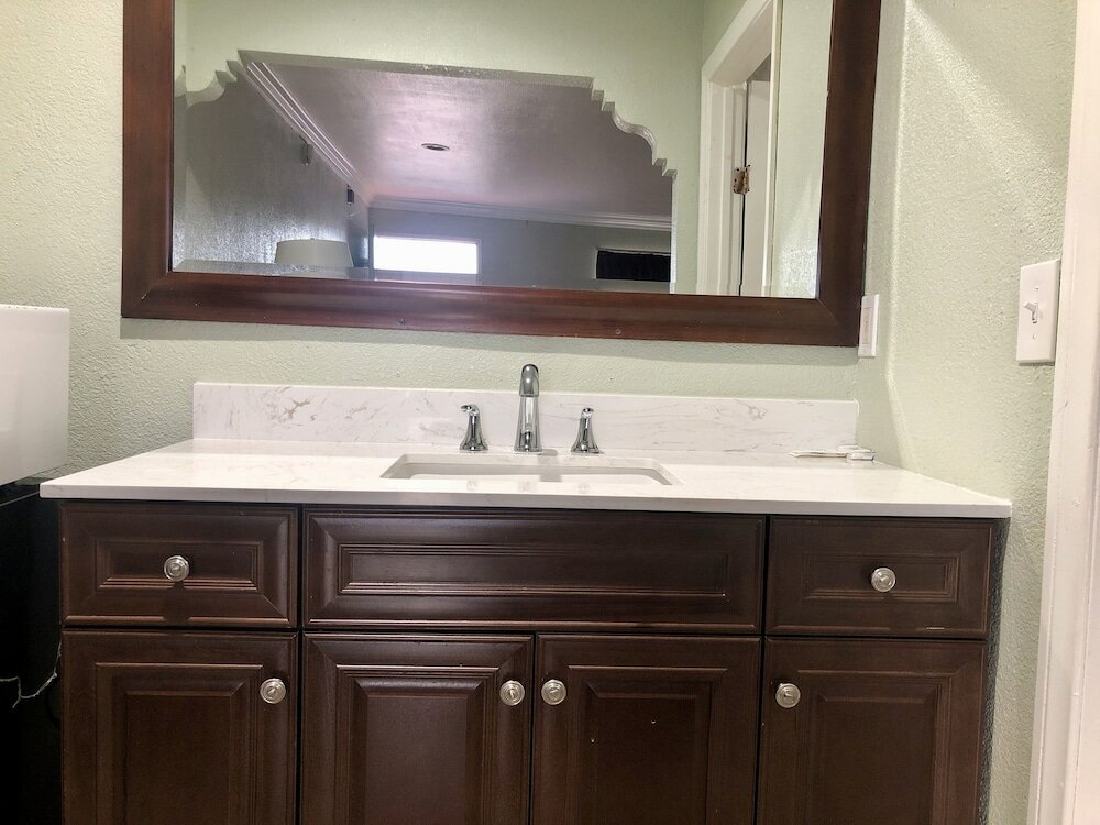 Фото La Petite Rouge Motel