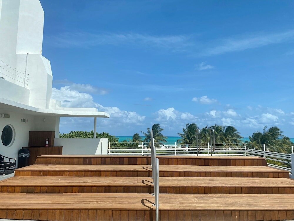 Фото Hotel Breakwater South Beach