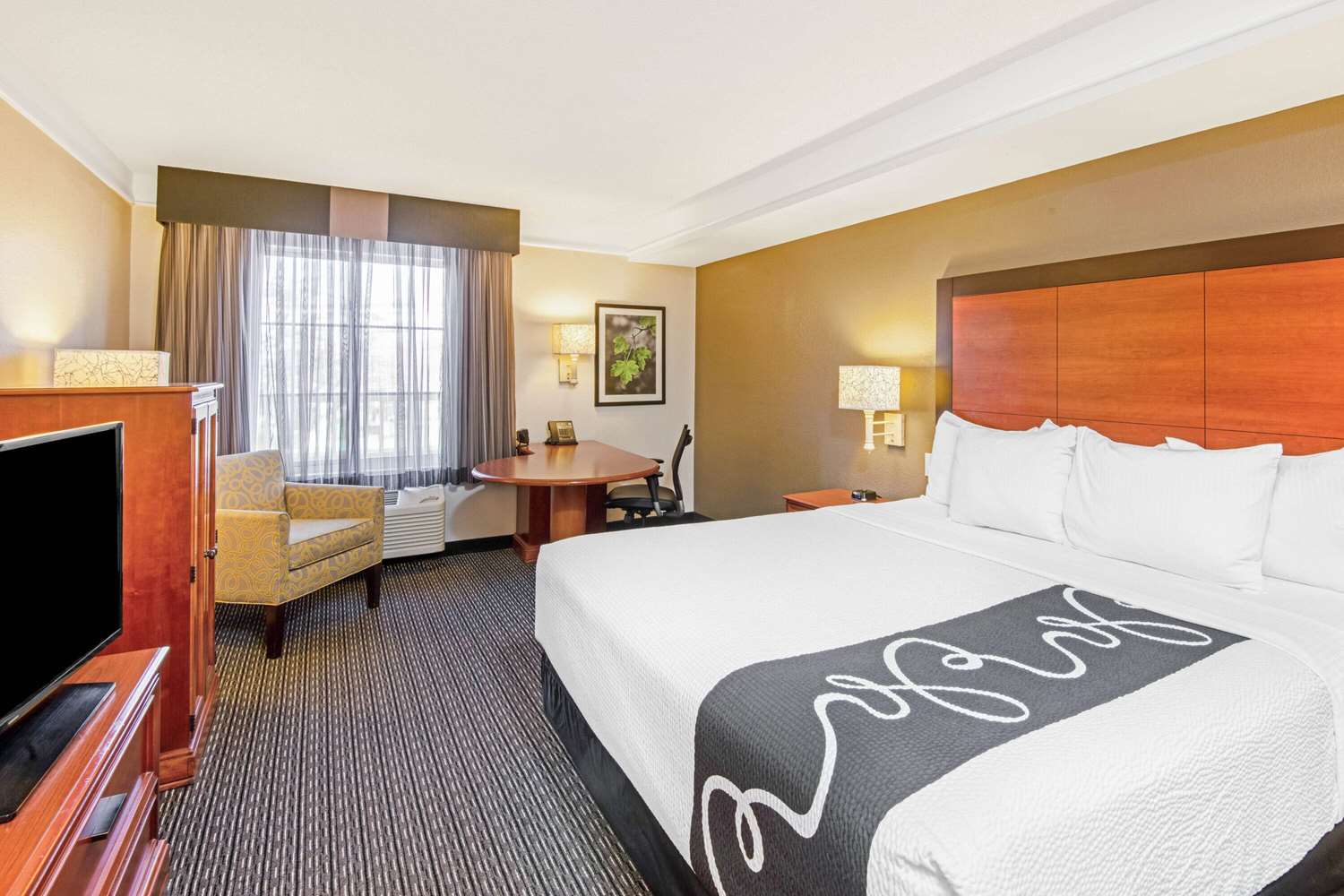 Фото La Quinta Inn & Suites by Wyndham San Antonio Airport