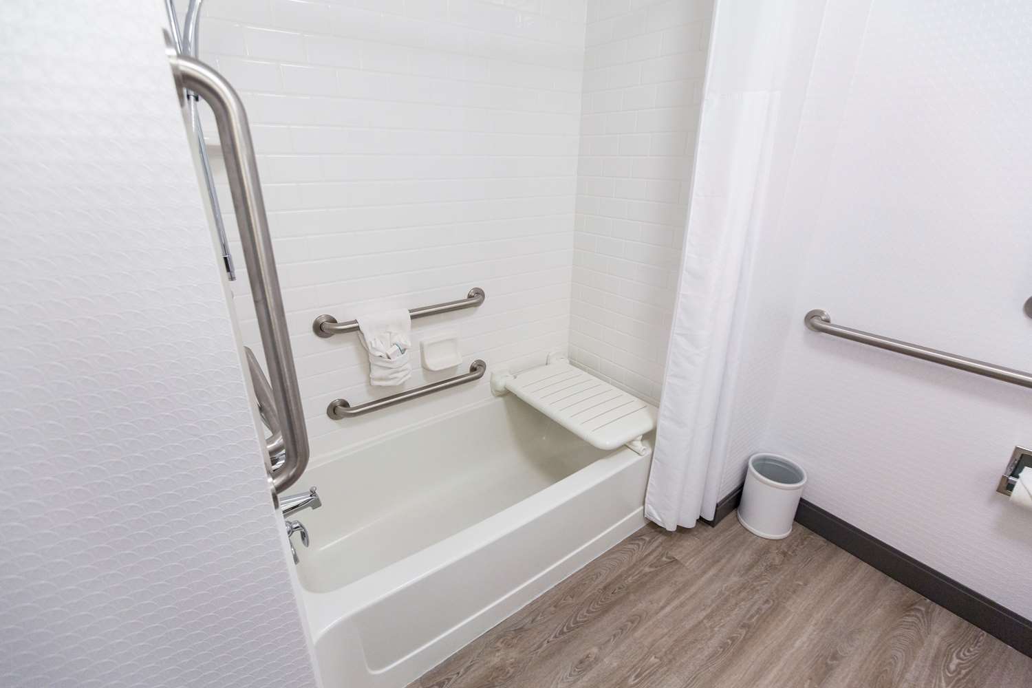 Фото Hampton Inn Bismarck