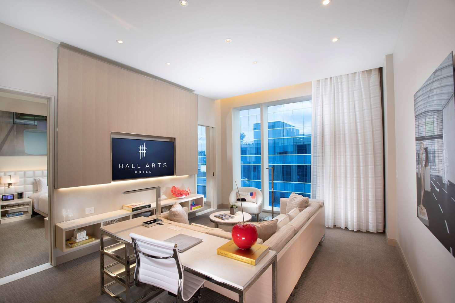 Фото Hall Arts Hotel Dallas, Curio Collection by Hilton