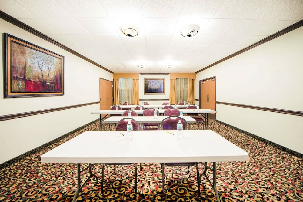 Фото Comfort Inn & Suites