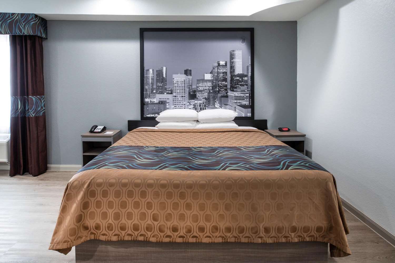 Фото Super 8 by Wyndham Humble/Fallcreek/Houston