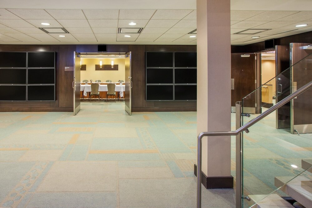 Фото Crowne Plaza Lombard Downers Grove, an Ihg Hotel