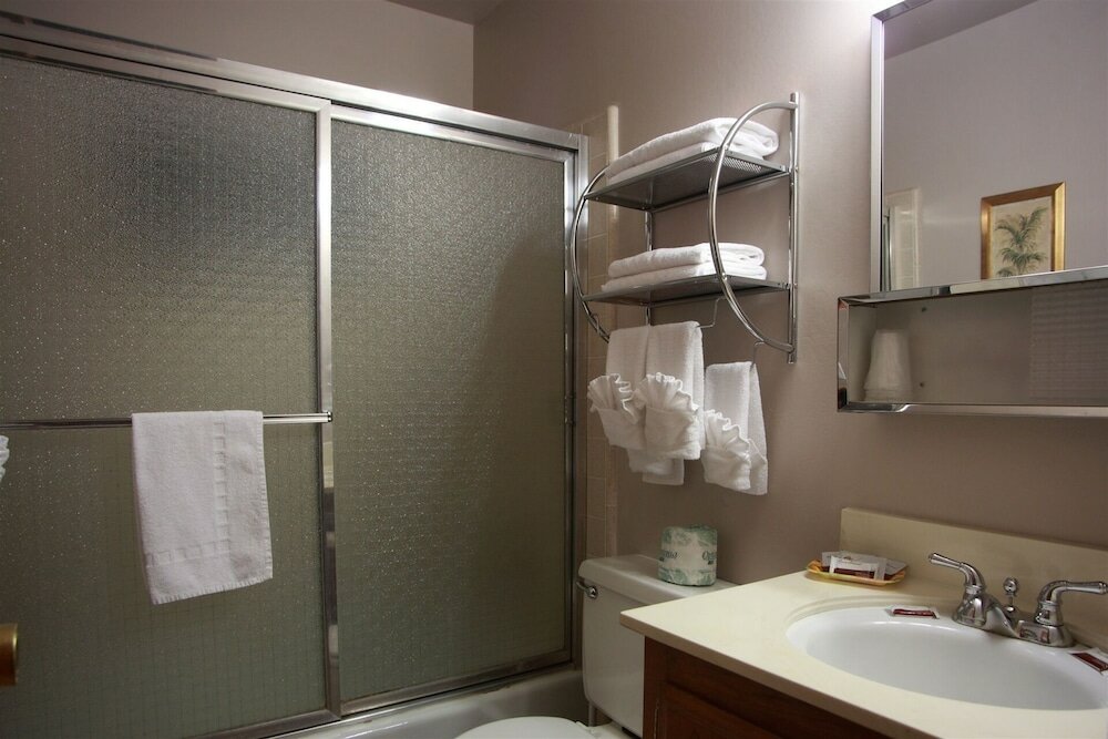 Фото Sleepy Hollow Cabins and Hotel