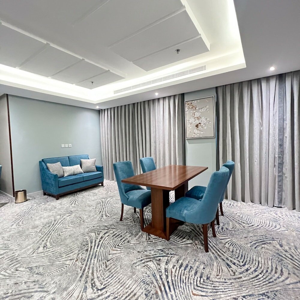 Фото Level Nine Hotel