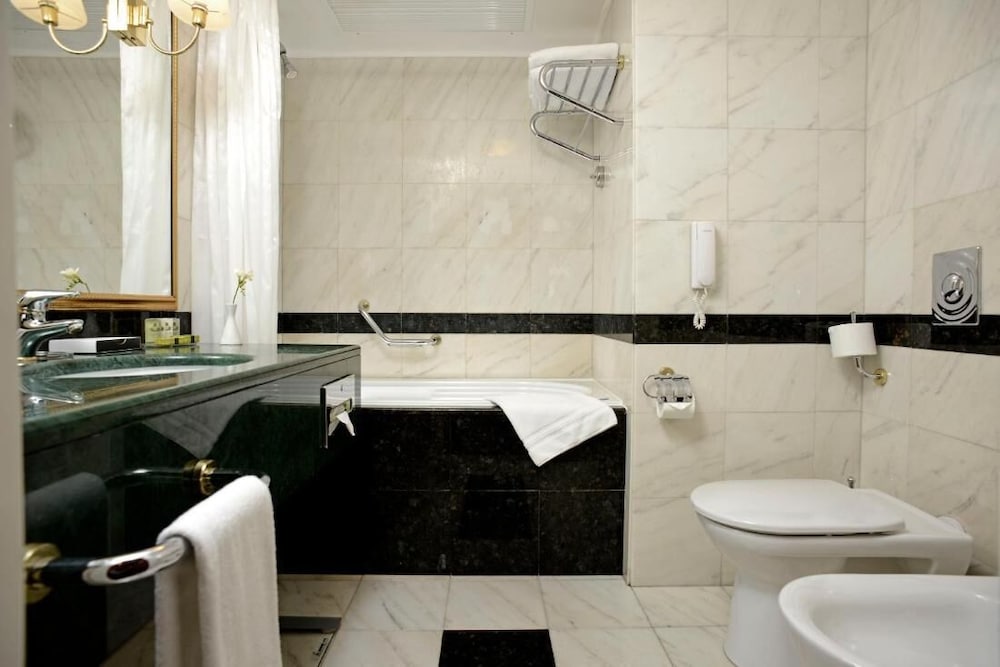 Фото Grand Hotel Bucharest