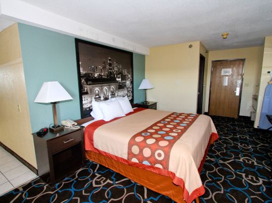Фото Super 8 by Wyndham Kansas City