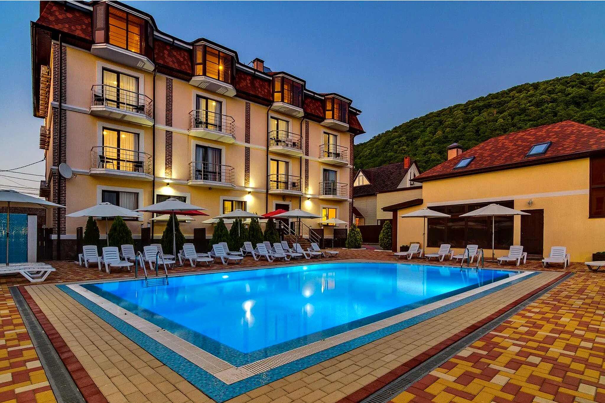 Фото отеля 1