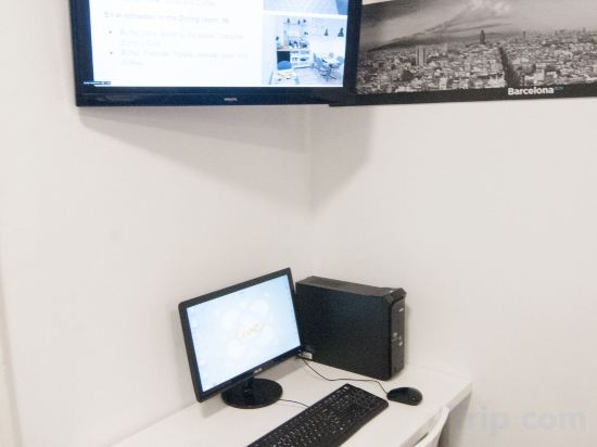 Фото Hostal Live Barcelona