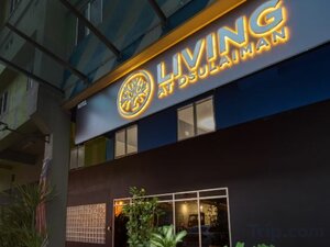 Гостиница Hotel Living At Dsulaiman