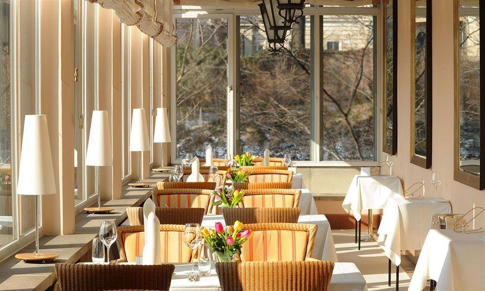 Фото Hotel Schloss Eckberg