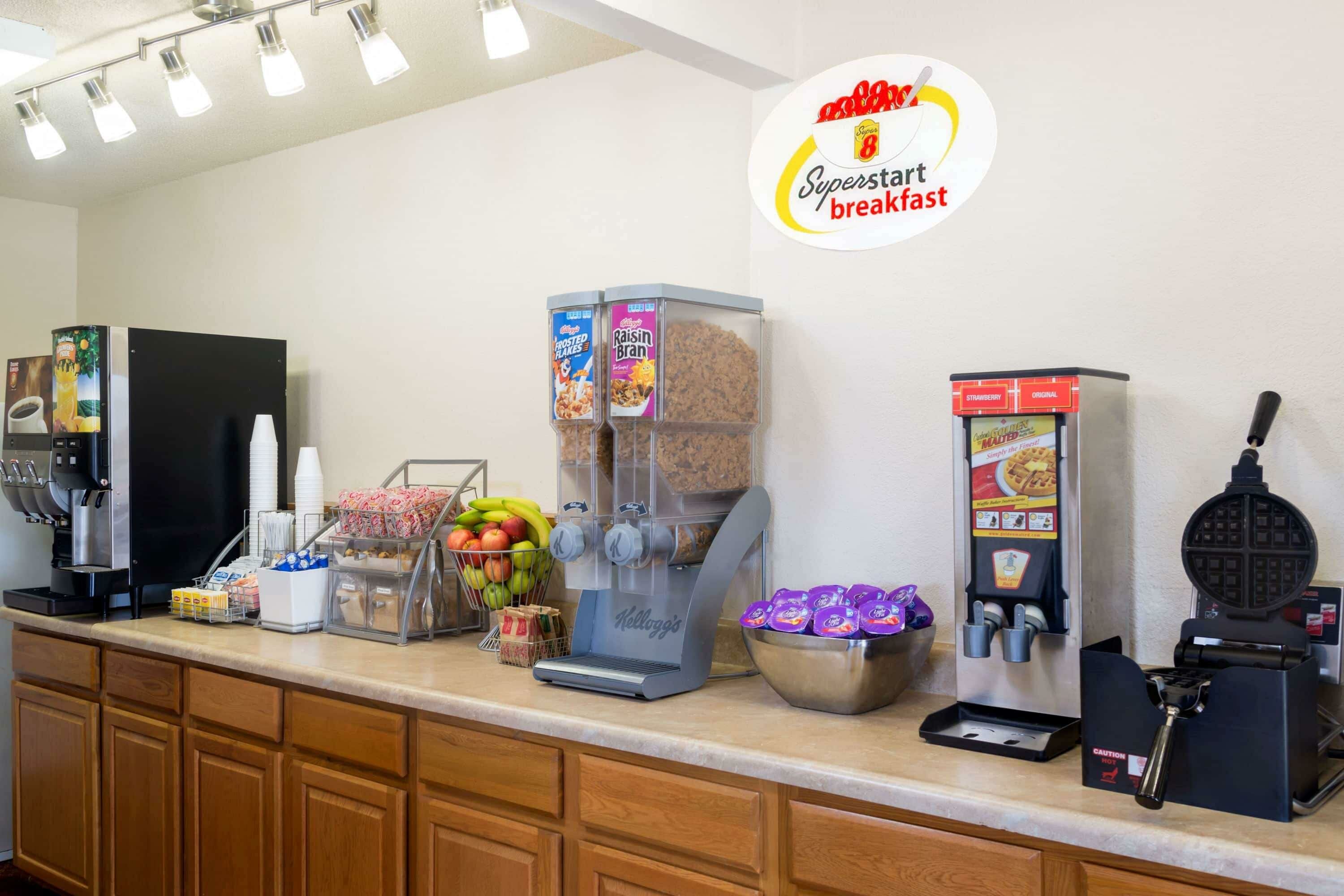 Фото Super 8 by Wyndham Marietta