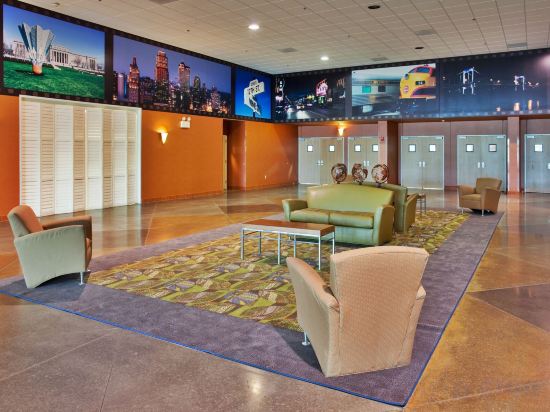 Фото Holiday Inn Kansas City Airport, an Ihg Hotel