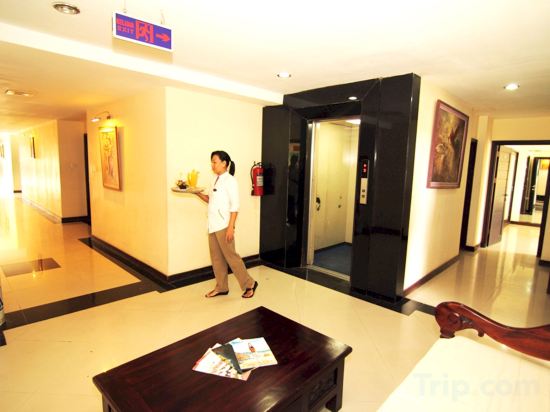 Фото Nirmala Hotel and Convention Centre