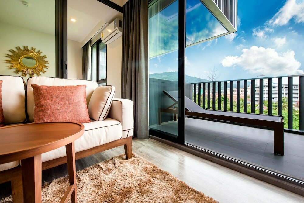 Hotel The Deck Patong by Favstay, Phuket Province, photo