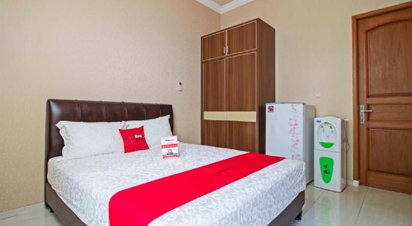 Фото RedDoorz near Mercu Buana University