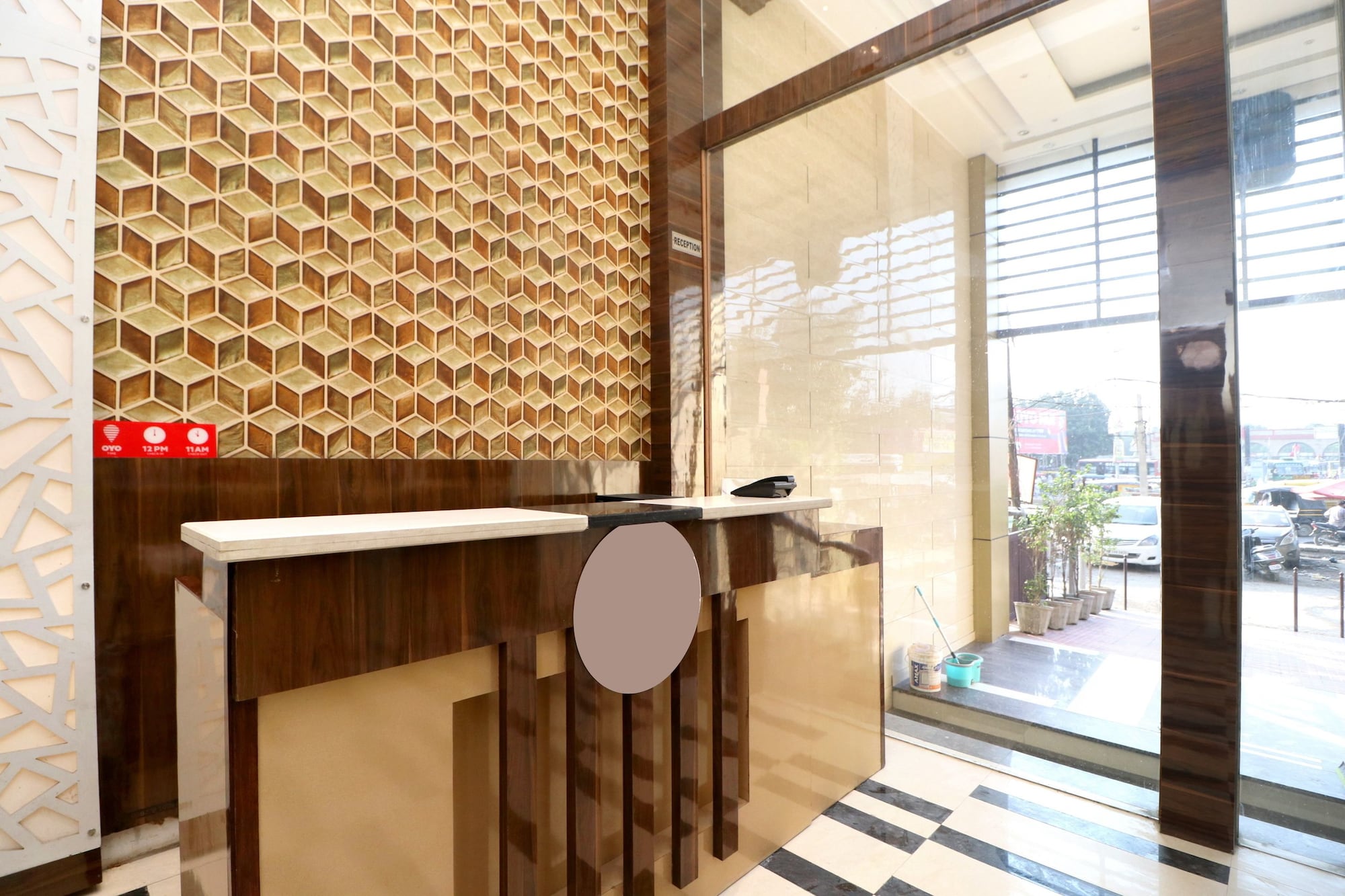 Фото Azaad Lifestyle Hotel by Oyo Rooms