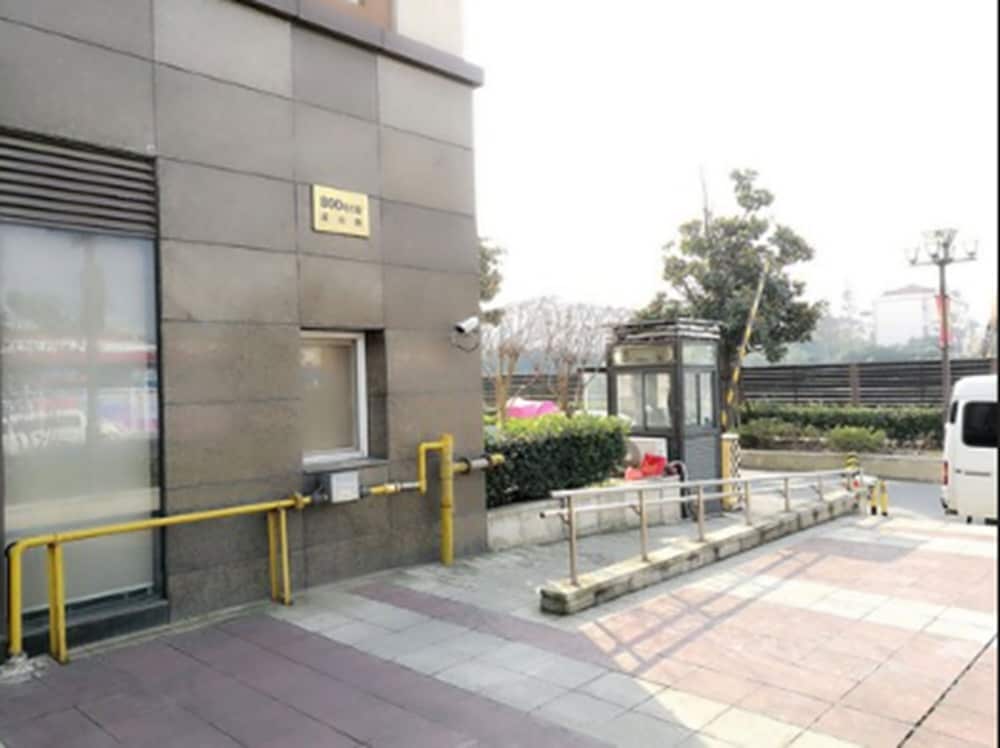 Фото Ibis Shanghai Chengshan Road