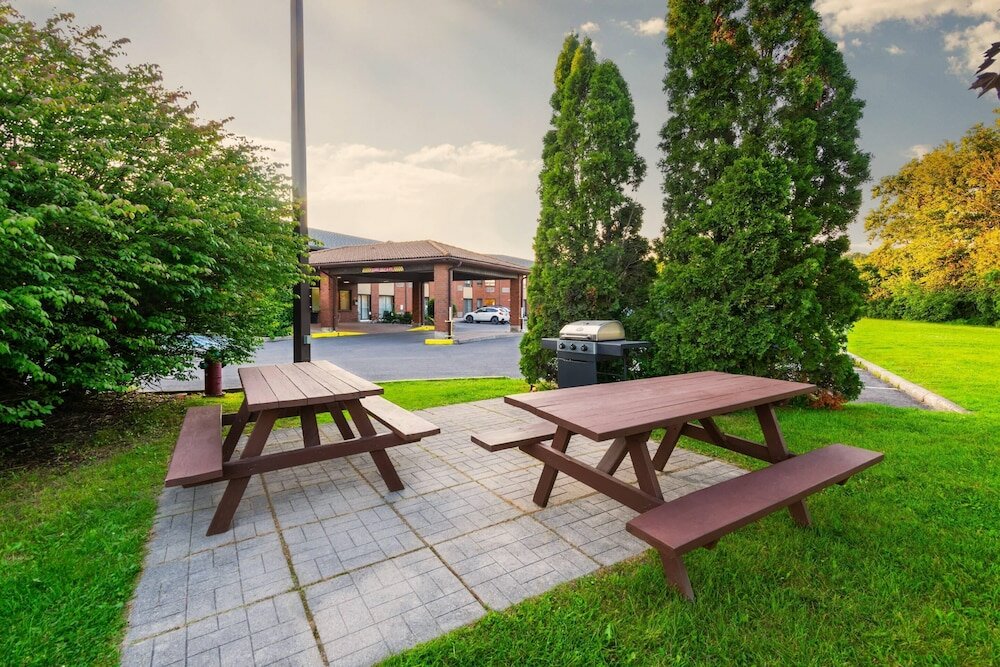 Фото Comfort Inn Hwy 401