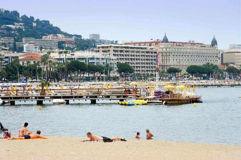 Фото Ibis budget Cannes Centre Ville