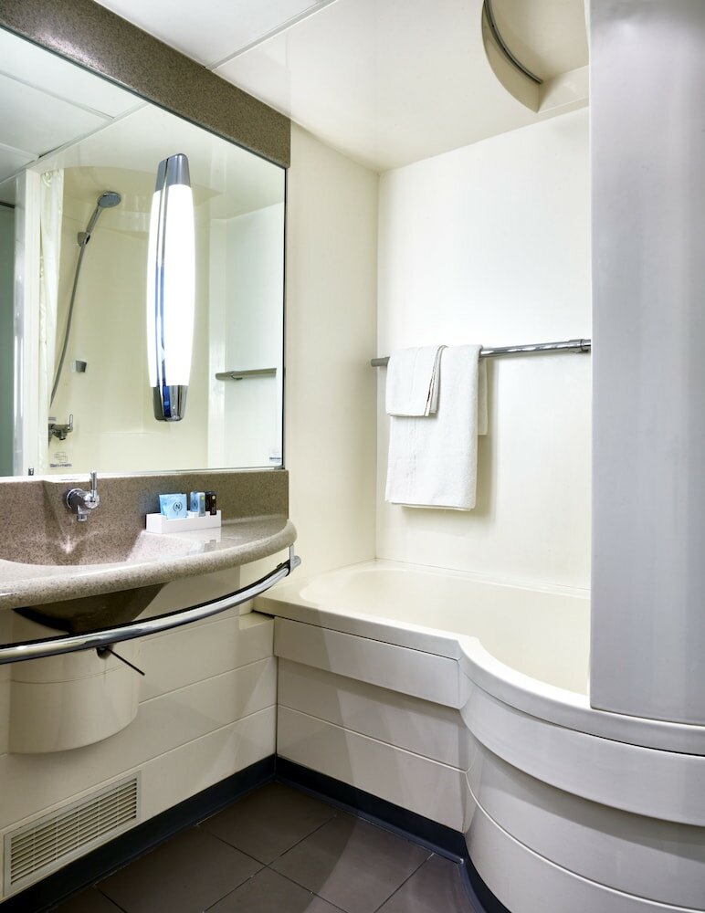 Фото Novotel Milton Keynes